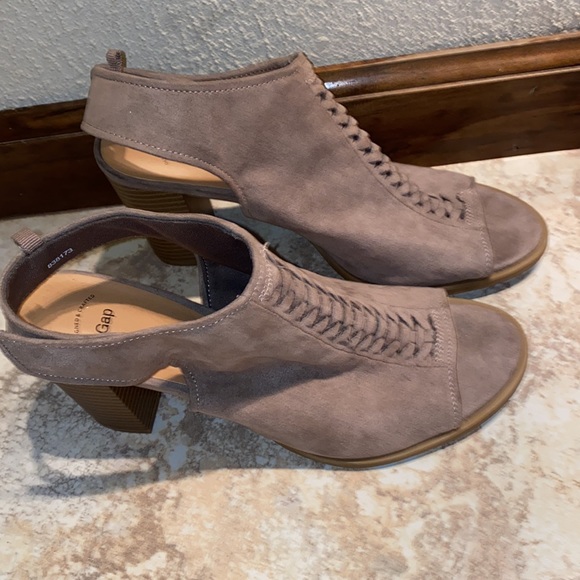 Taupe Suede Peep Toe Booties size 9 heels shoes - Picture 2 of 7